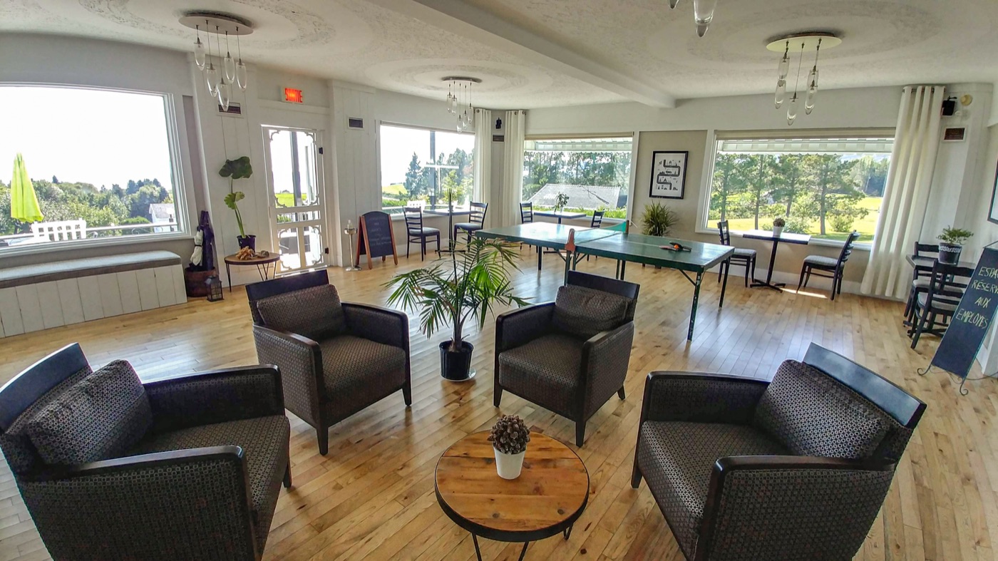 Common lounge with panoramic view