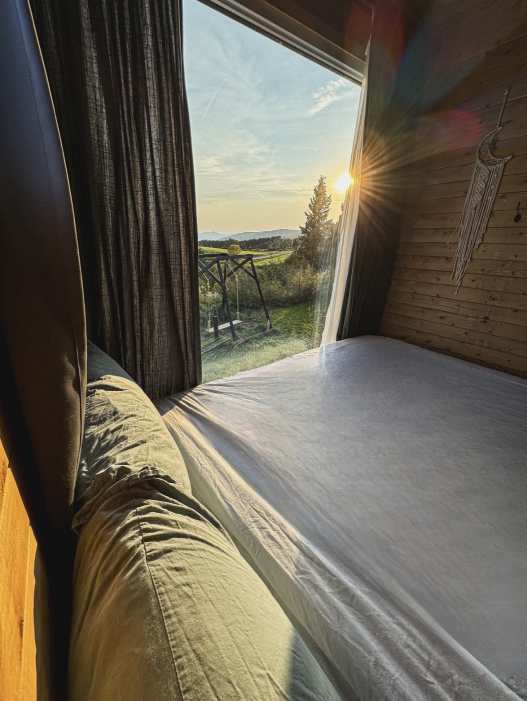 Mini-cabin with sunset view over Charlevoix